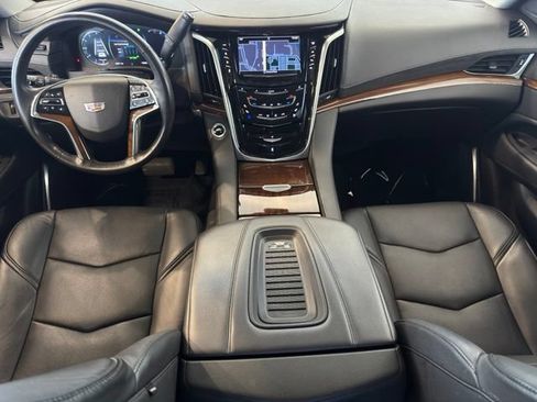 Used 2020 Cadillac Escalade Premium Luxury AWD/4WD image 16