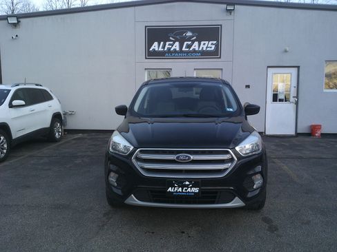 Used 2017 Ford Escape SE image 2