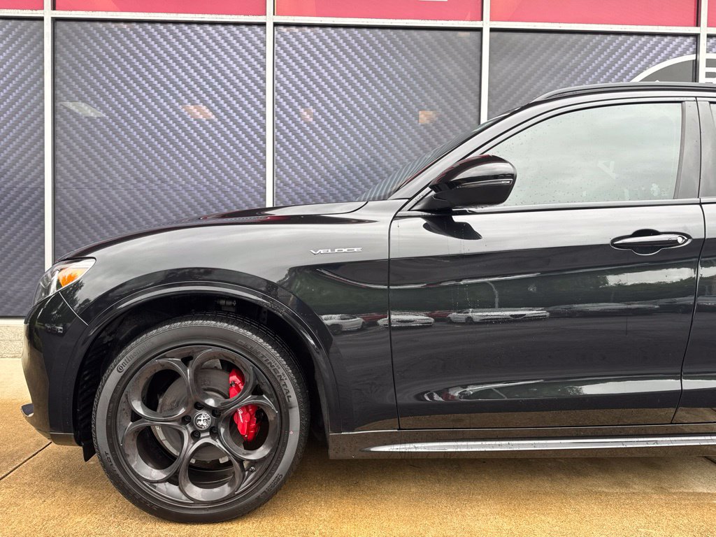 Used 2023 Alfa Romeo Stelvio Veloce AWD/4WD image 16