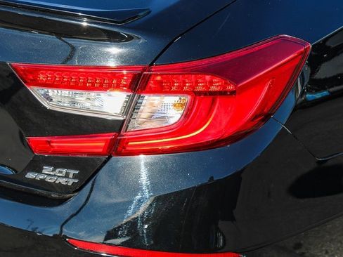Used 2018 Honda Accord Sport image 9