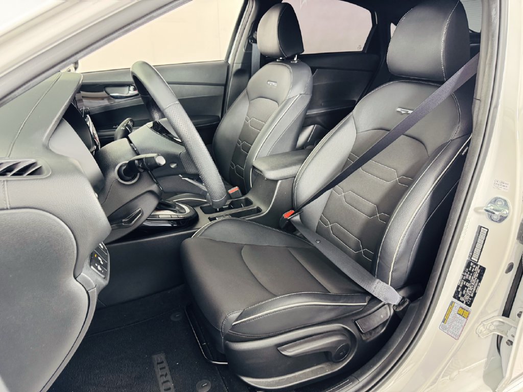 Used 2023 Kia Forte GT-Line w/ GT-Line Technology Package FWD image 6