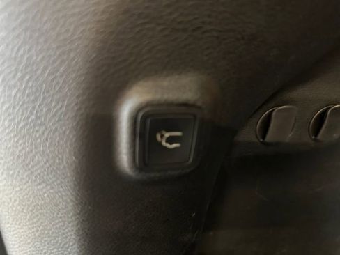 Used 2019 Jeep Cherokee Limited FWD image 17