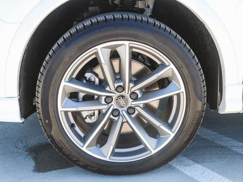 New 2025 Audi Q3 2.0T Premium image 14