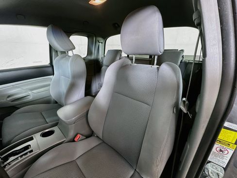 Used 2011 Toyota Tacoma PreRunner w/ TRD Sport Pkg RWD image 19