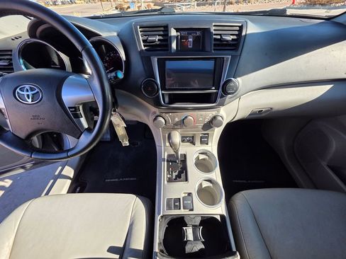 Used 2013 Toyota Highlander SE image 19