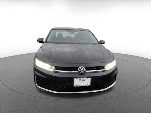 Used 2025 Volkswagen Jetta SE image 4