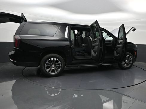 Used 2026 Chevrolet Suburban LS RWD image 33