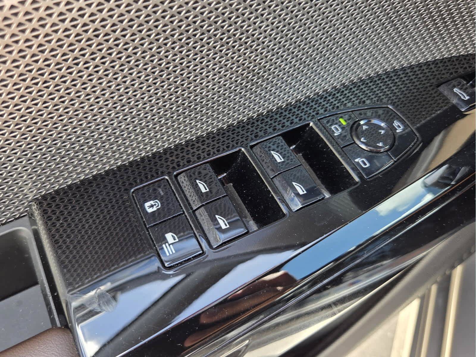Used 2023 BMW 740i w/ Parking Assistance Package RWD image 33