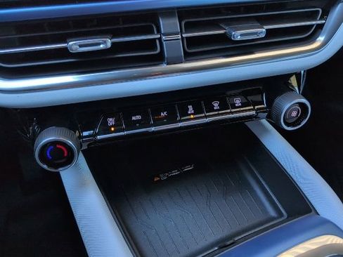 New 2026 Chevrolet Equinox EV LT image 25