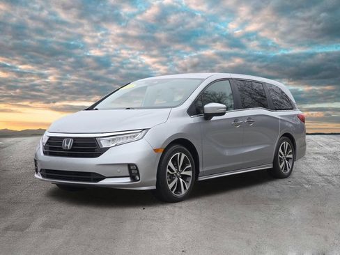 Used 2023 Honda Odyssey Touring image 4