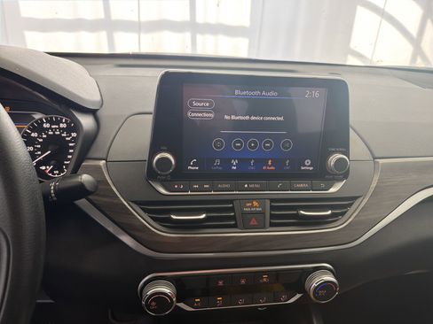 Used 2025 Nissan Altima 2.5 SV image 10