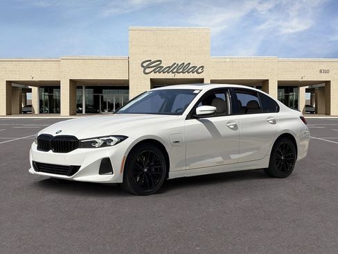 Used 2023 BMW 330e w/ Driving Assistance Package RWD image 30