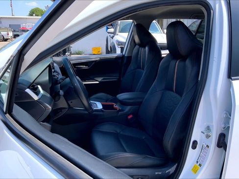 Used 2024 Toyota RAV4 Adventure image 8