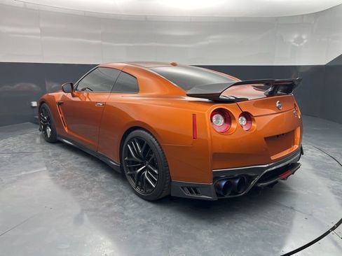 Used 2017 Nissan GT-R Premium image 5