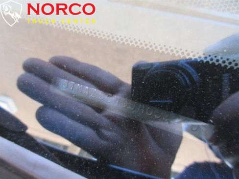 Used 2018 Toyota Tacoma TRD Sport w/ Technology Package image 23