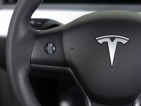 Used 2022 Tesla Model Y Performance image 32