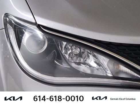 Used 2018 Chrysler Pacifica Touring-L image 14