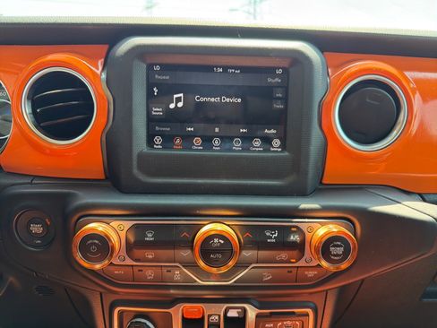 Used 2020 Jeep Wrangler Unlimited Sahara AWD/4WD image 20