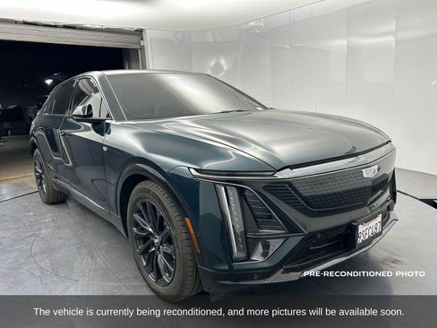 Used 2024 Cadillac Lyriq Sport image 8