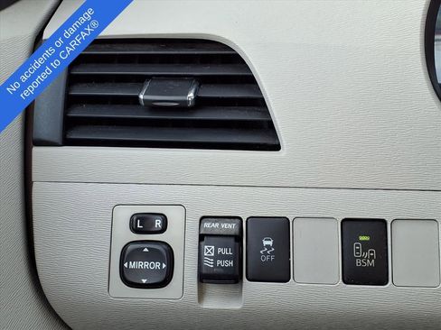 Used 2014 Toyota Sienna L image 30