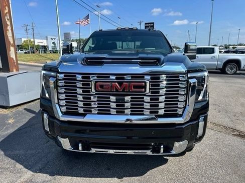 Used 2025 GMC Sierra 2500 Denali w/ Denali Reserve Package AWD/4WD image 3