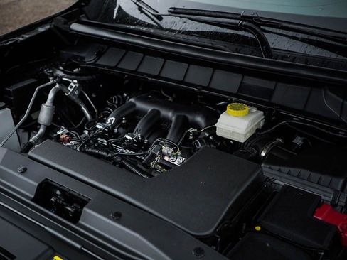 New 2025 Nissan Pathfinder SL w/ Lighting Package (N92) image 7