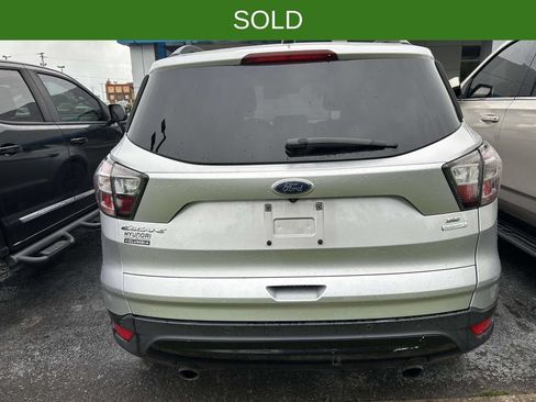 Used 2017 Ford Escape SE w/ Equipment Group 201A FWD image 4