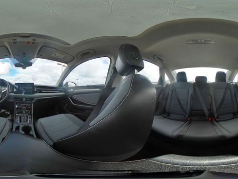 Used 2025 Volkswagen Jetta SE image 42