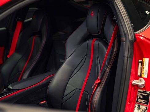 Used 2020 Ferrari 812 Superfast RWD image 22
