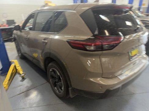 Used 2024 Nissan Rogue SV image 15