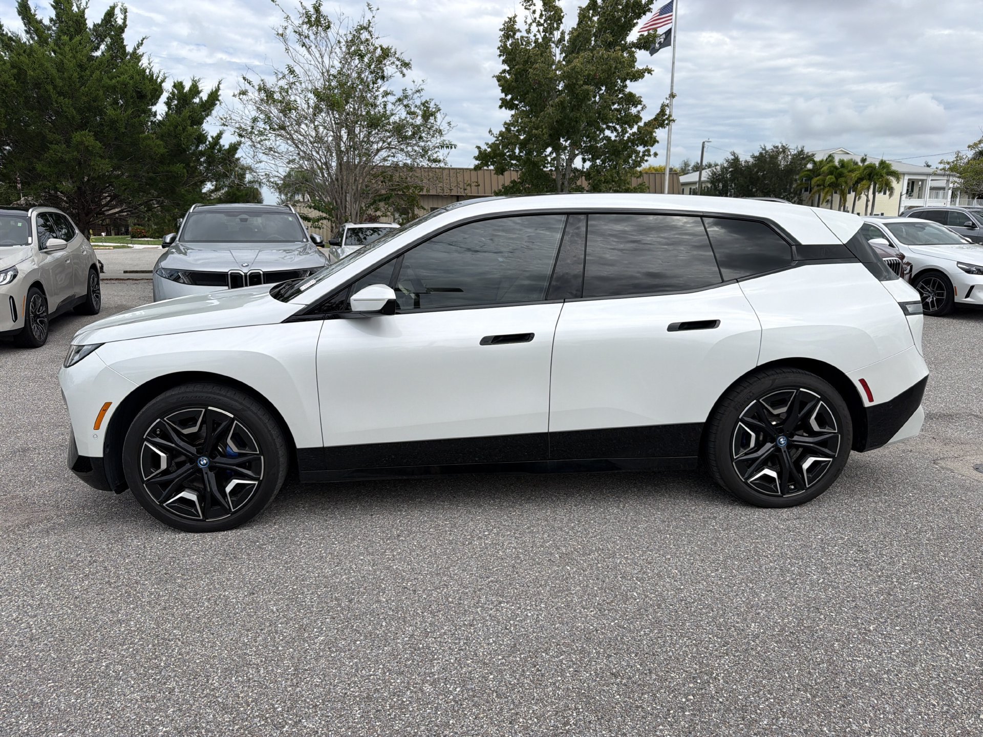 Certified 2024 BMW iX xDrive50 w/ Sport Package AWD/4WD image 6