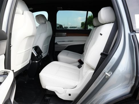 New 2026 Cadillac Vistiq Sport w/ LPO, Floor Liner Package image 20