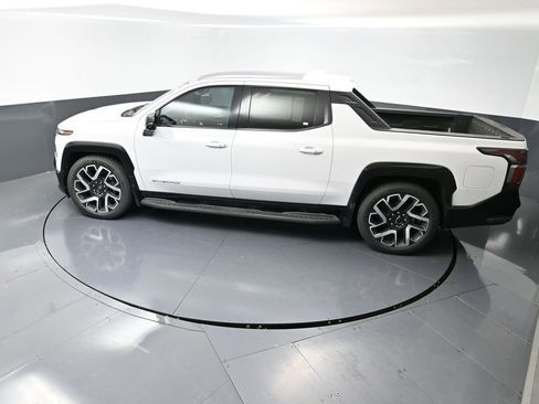 New 2025 Chevrolet Silverado EV RST image 42