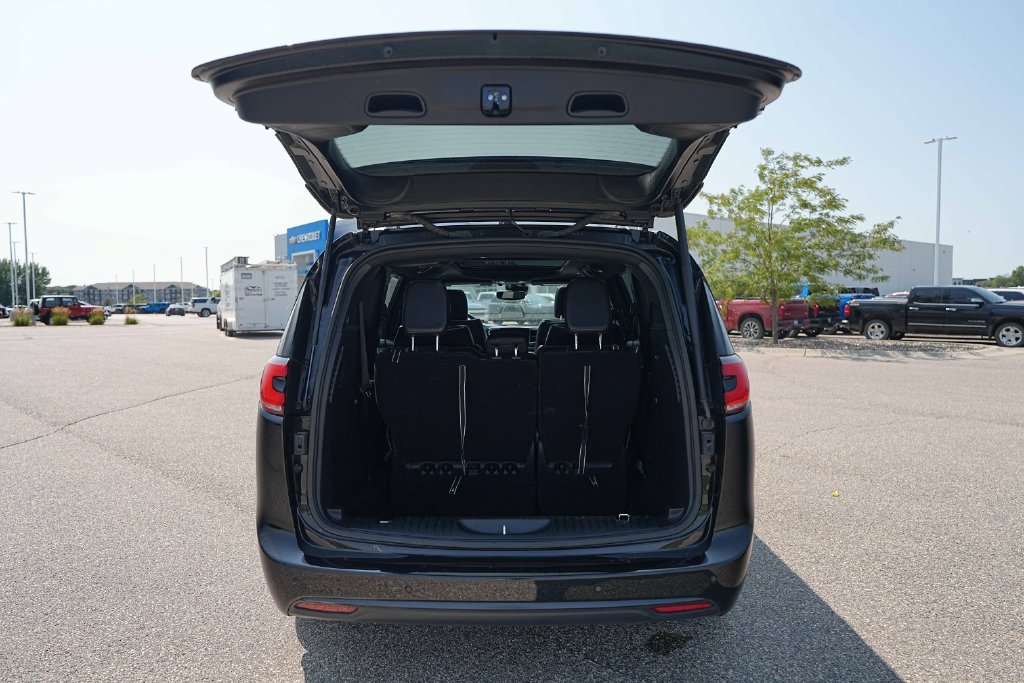Used 2025 Chrysler Pacifica Limited FWD image 15