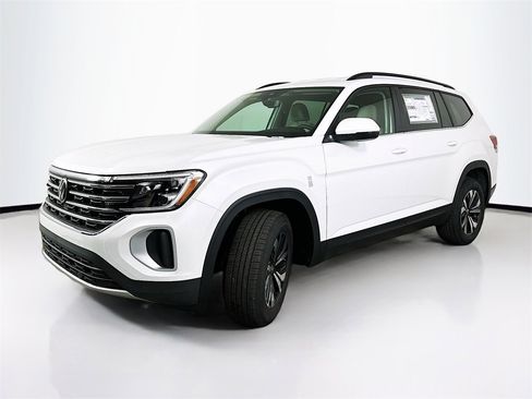 New 2026 Volkswagen Atlas SE image 2