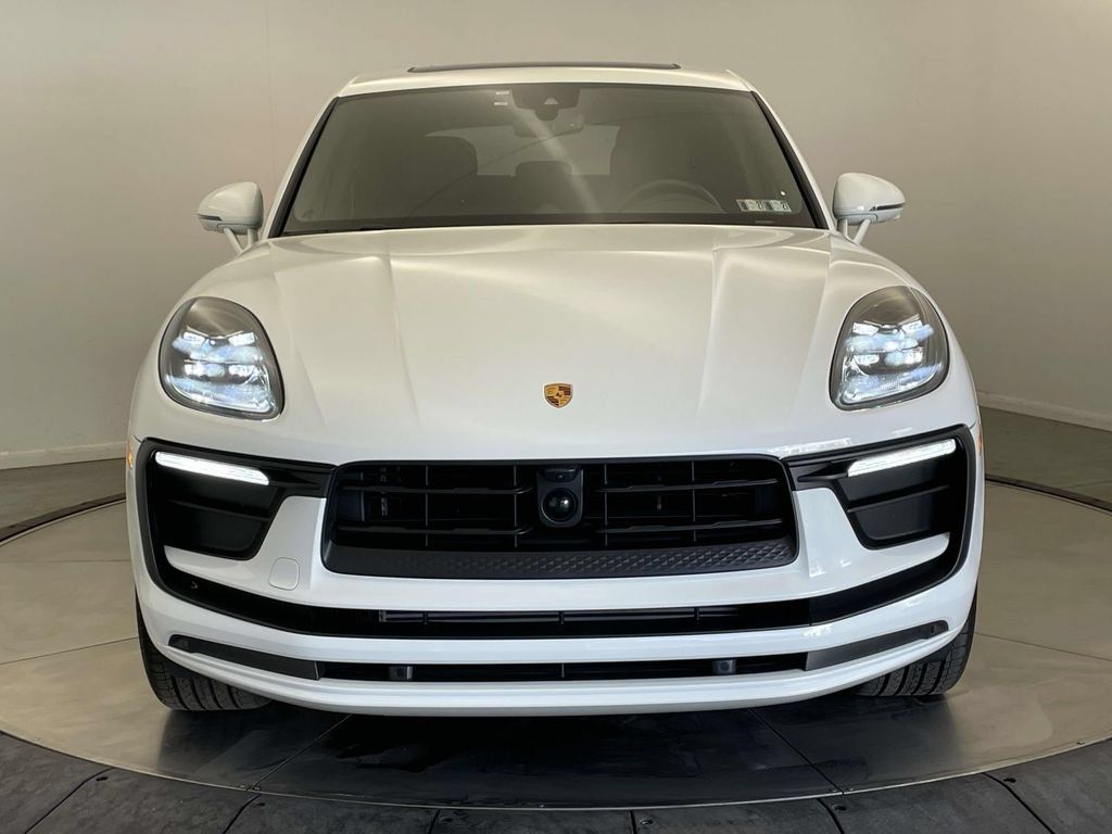 Certified 2026 Porsche Macan AWD/4WD image 10