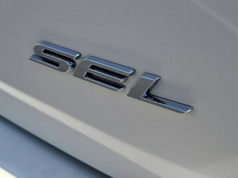 Used 2016 Ford Edge SEL w/ Equipment Group 201A FWD image 9