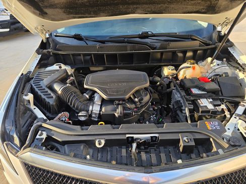 Used 2017 Cadillac XT5 Luxury w/ Driver Awareness Package image 15