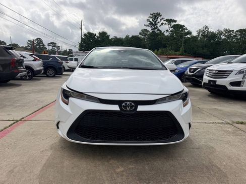 Used 2022 Toyota Corolla LE FWD image 3