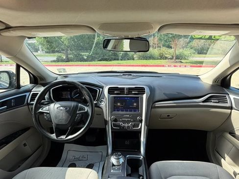 Used 2019 Ford Fusion SE FWD image 10