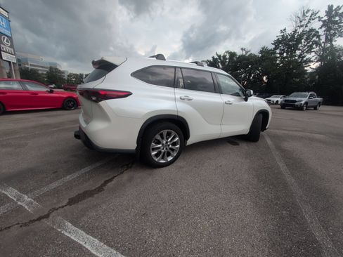 Used 2020 Toyota Highlander Limited AWD/4WD image 32