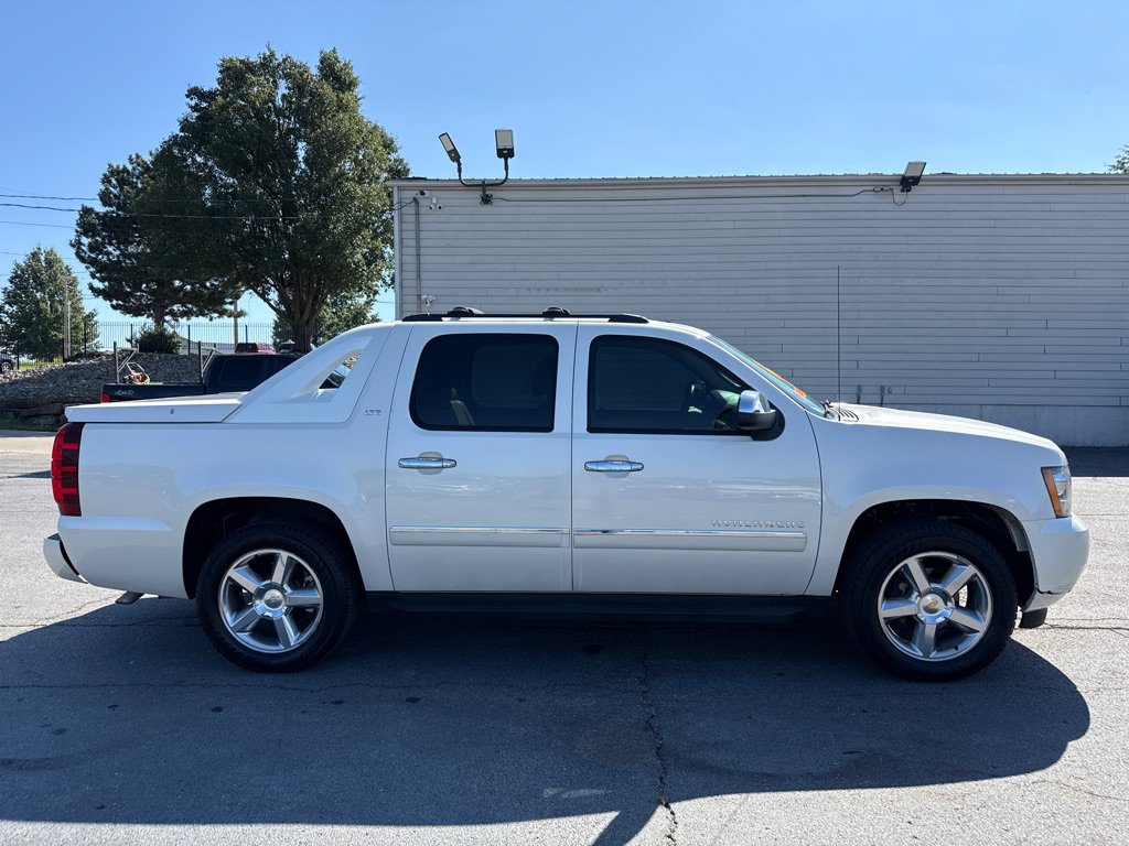 Used 2012 Chevrolet Avalanche LTZ RWD image 5