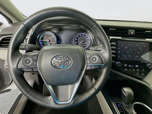Used 2020 Toyota Camry XLE image 11