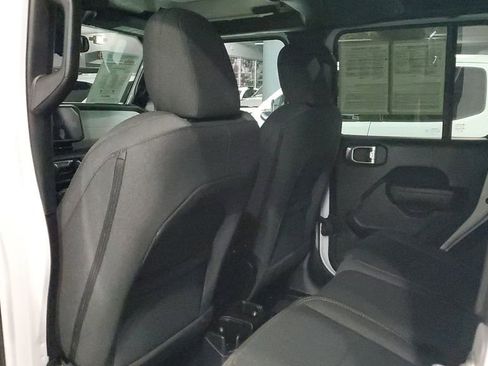 Used 2024 Jeep Gladiator Sport image 14