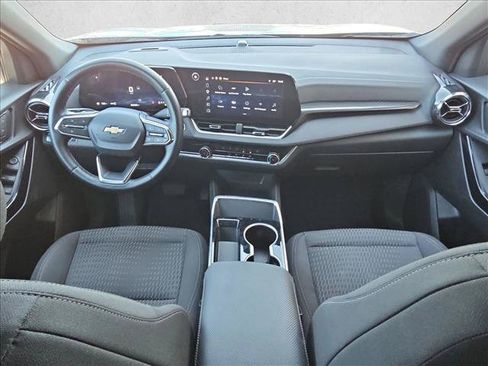 Used 2025 Chevrolet Equinox LT AWD/4WD image 18