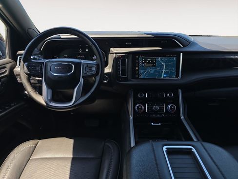 Used 2023 GMC Yukon XL Denali AWD/4WD image 9