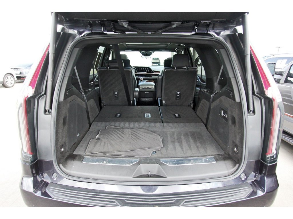 Used 2024 Cadillac Escalade Premium Luxury RWD image 30