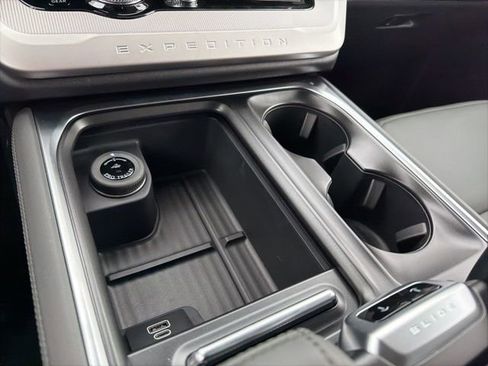 New 2026 Ford Expedition Active image 22