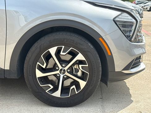 Used 2024 Kia Sportage EX image 6