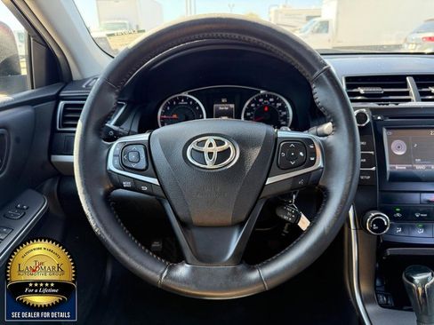 Used 2015 Toyota Camry SE w/ Moonroof Package FWD image 16